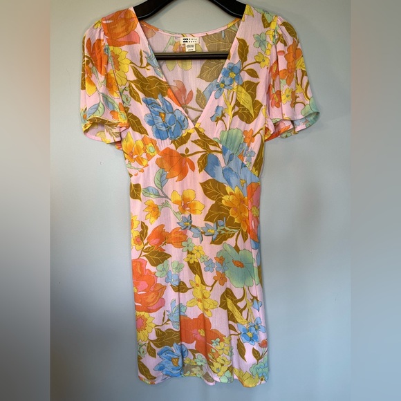 NWOT! Billabong Flutter Sleeve Mini Dress - Picture 1 of 6